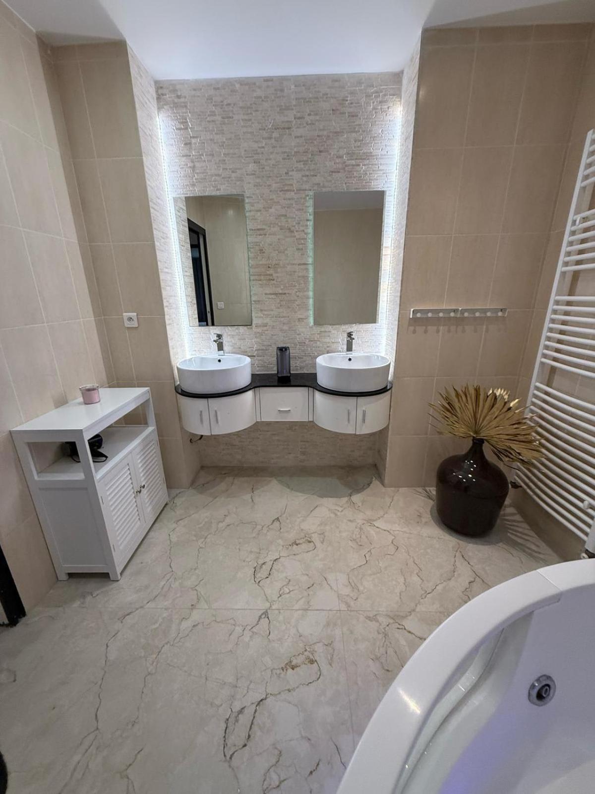 Maison Frappaz - 4 Bedrooms With Garden Віллербанн Екстер'єр фото